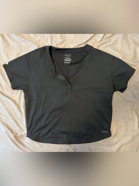 Women’s Black Performance Short Sleeve Top